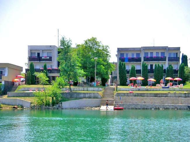 Hotel Fortuna Senec Exterior foto