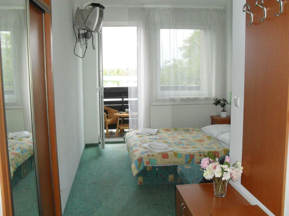 Hotel Fortuna Senec Cameră foto