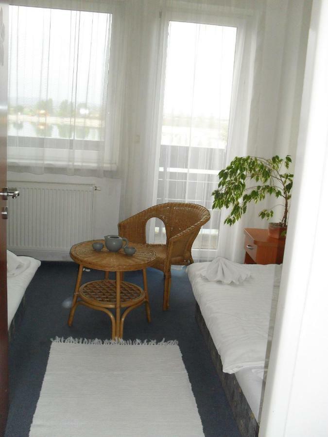 Hotel Fortuna Senec Cameră foto